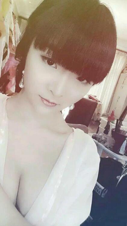 体验兼职服务系，丰满大波美女小玲